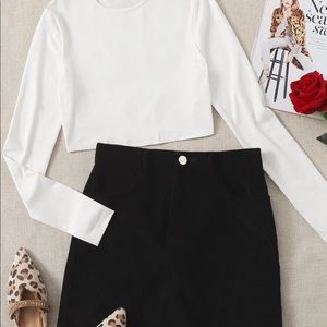 Outfit skirt and long sleeve shirt